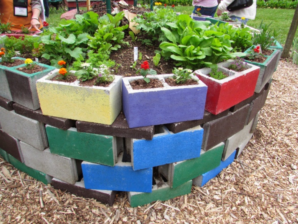 10 Most Beautiful DIY Garden Planter Ideas7