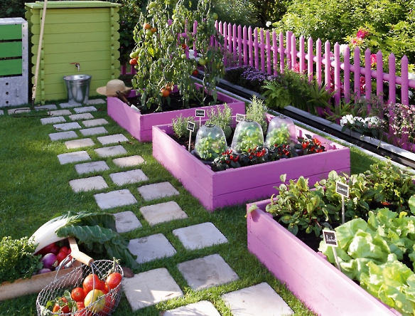 10 Most Beautiful DIY Garden Planter Ideas8